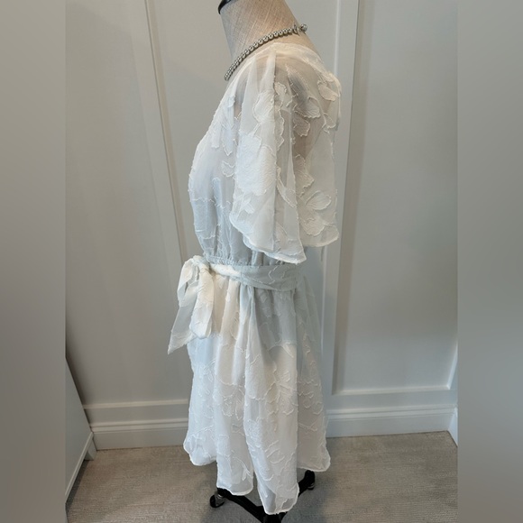 Lulu's White Flutter Sleeve Mini Dress Size Small - Picture 7 of 9